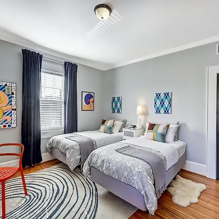 The Home Collection Clt: 800 Magnolia